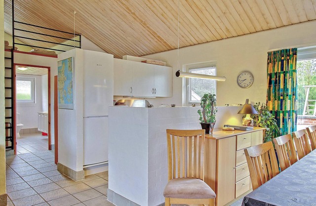 A very cozy cottage with swimming pool, located near a child-friendly beach with shallow water.