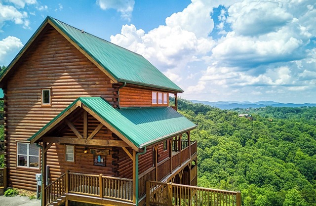 A Walk In The Clouds Breathtaking View Pool Three Decks Game Room For Kids To!