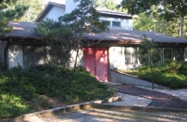 A wonderful family friendly Quogue Retreat ~
