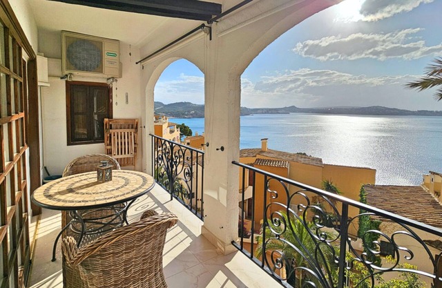 A3026 Apartment with sea view for 4 people in Cala Fornells