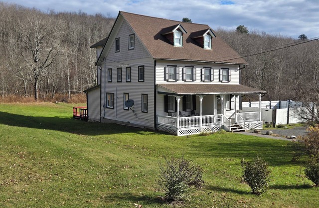 Abigail's Country House. 2 minutes To Skiing. Swimming, Hiking very close by.