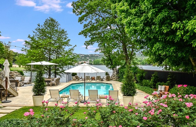 Above Austin Icon| Waterfront I Lake Austin | Pool I Game Room I Family