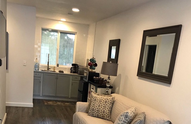 Absolutely gorgeous 2 story Loft, Modern and Quiet in Puyallup, WA