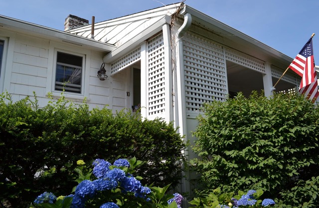 "Absolutely lovely. The cottage, the beach, the town, the owners."