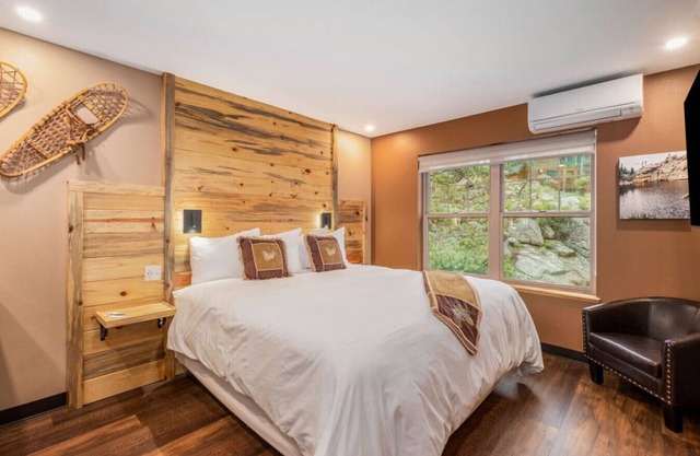 AC, K Bed, Fireplace, Shared Hot Tub - Lodge 203