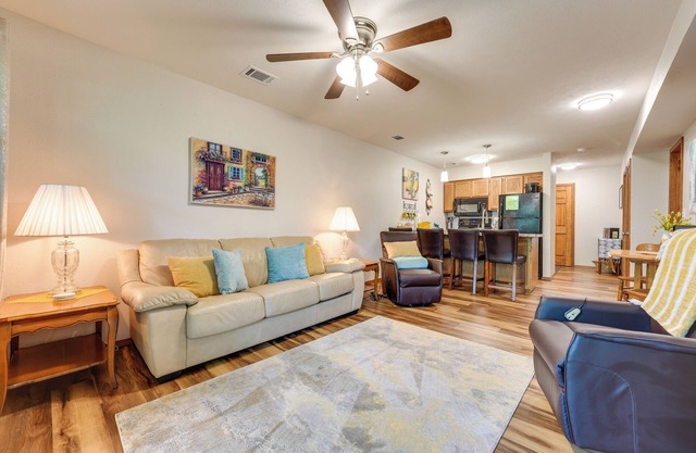 Accessible Branson Condo: Balcony + Lake Access!