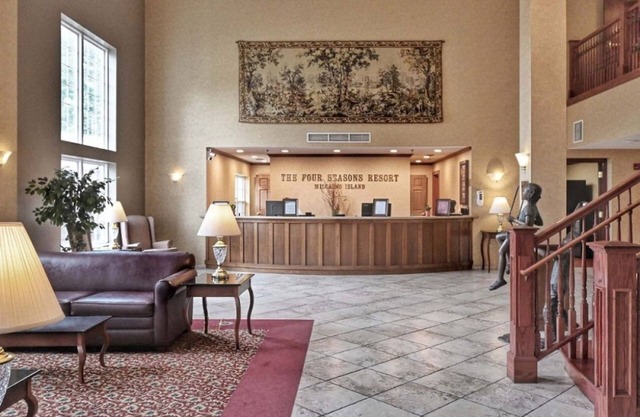 Accessible | Couple's Getaway in Wisconsin Suite