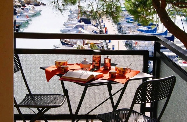 Accommodation on the seafront promenade | Ap44