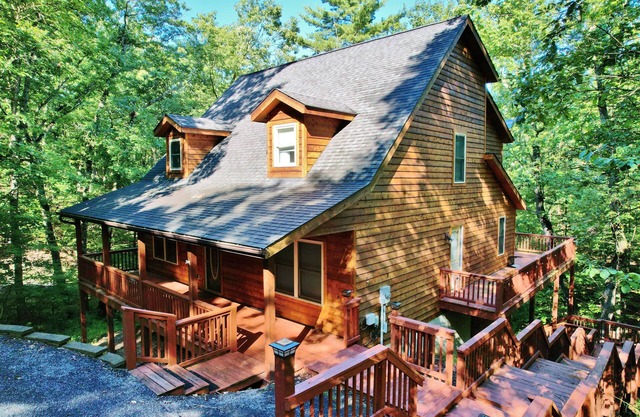 Acorn Ridge: Modern Shenandoah Mountain 4 Bedroom 4 Bathroom, Firepit, Theater