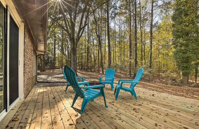 Acworth Retreat w/ Fireplace, Deck, 3 Acres!