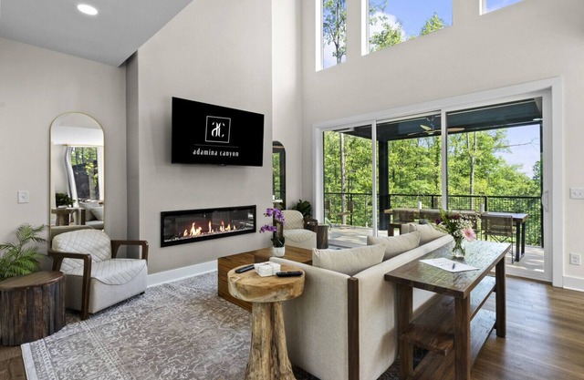 Adamina Canyon- Luxurious, Brand New 5BR/3BTH #1