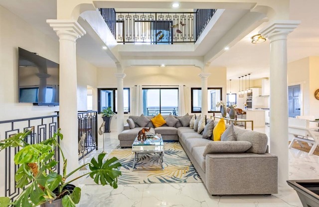 Adina View: Elegant, Luxury Villa w/Ocean Views, Pool, Jacuzzis, Chef & WiFi