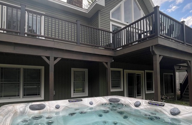 Adirondack Getaway - Gore Mtn, Spa Tub, Lake George!