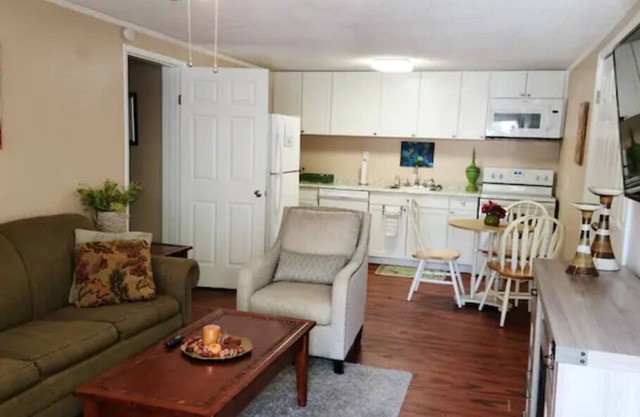 Adkisson Villa ★NEWLY REDONE★ Best Location! 2 MIN >I75, Arcade table PACMAN