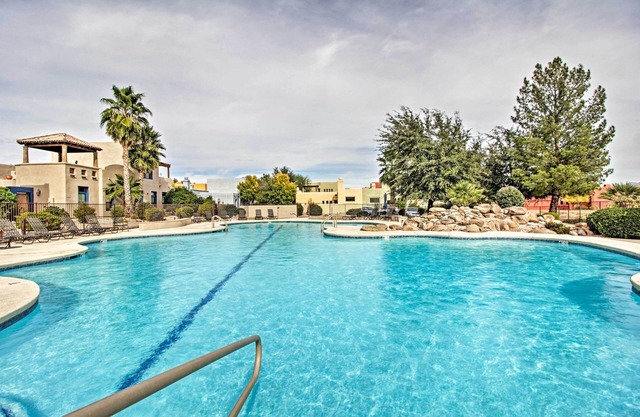 Adobe Escape w/Outdoor Kitchen & Pool Access