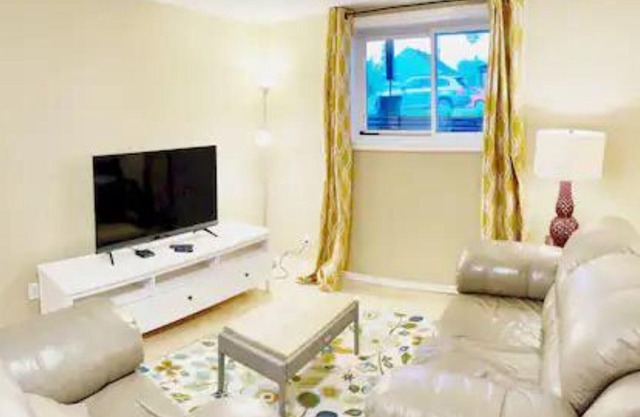 Adorable 1-bedroom place with in-suite laundry