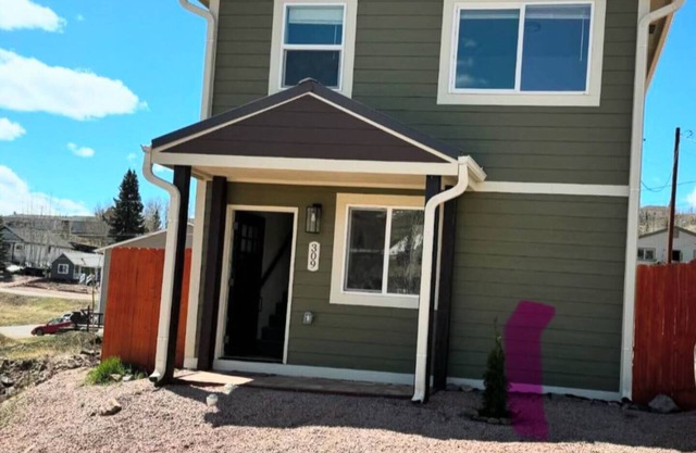Adorable 2-bedroom house in charming Cripple Creek.