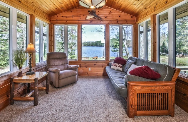 Adorable 3 bedroom home w/beautiful lake front views