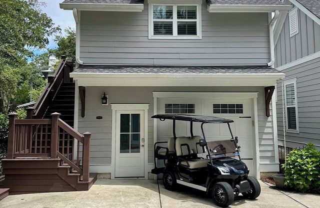Adorable Bluffton Carriage House — Explore Town by Golf Cart!