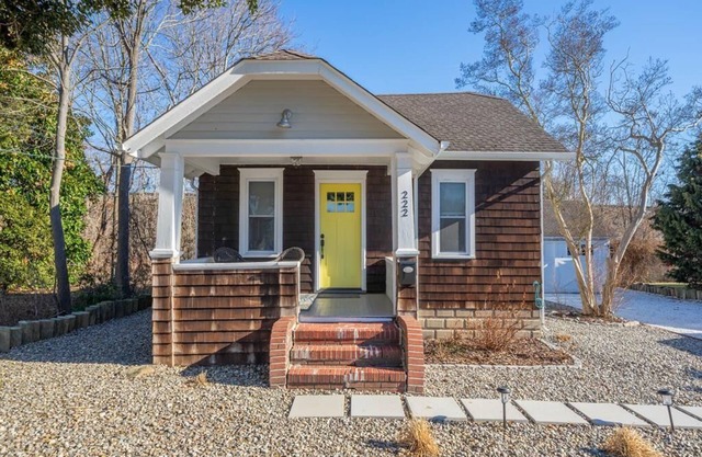 Adorable Court House Cottage
