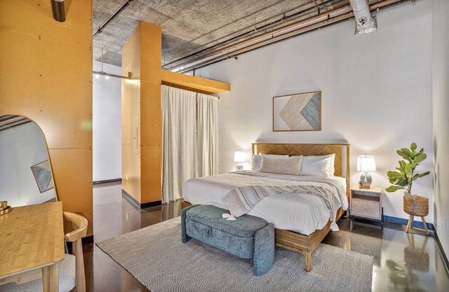 Adorable Condo in The Gulch!