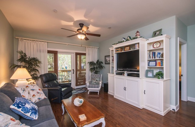 Adorable Condo w/Golf Course Views; Gated Community & Easy Beach Access: Amenities for Fee