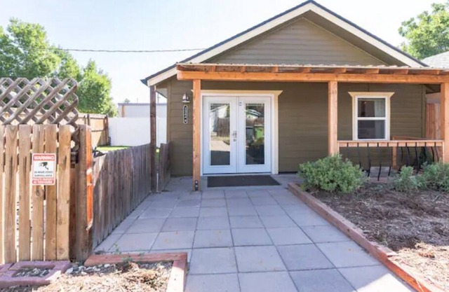 Adorable Downtown 1bdrm Cottage