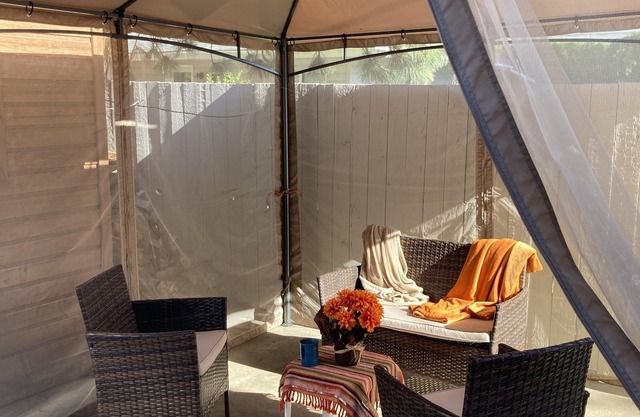 Adorable full suite with private entrance