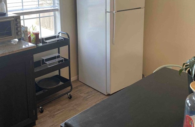 Adorable garage apartment close to downtown