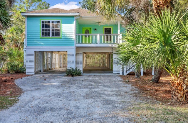 Adorable Home on Lagoon with Golf Cart