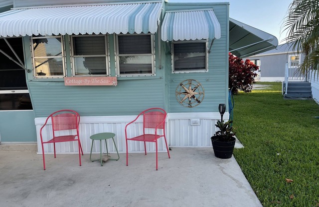 Adorable Mobile Home Resort Atmosphere Short Distance to Beach