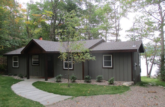 Adorable Remodeled Cottage on Beautiful Mann Lake