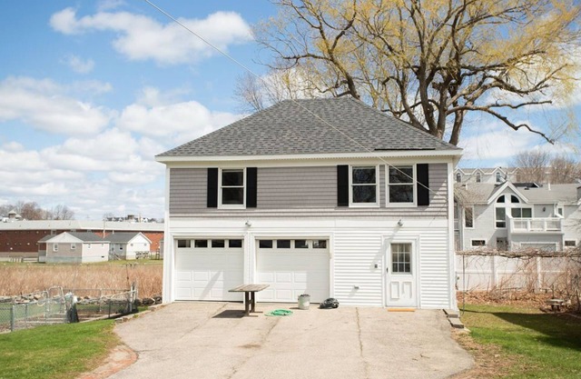 Adorable Rental Near Short Sands Beach!