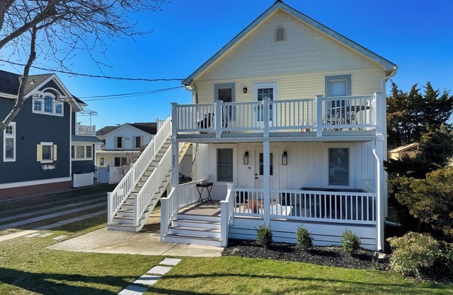 Adorable Second Story condo near the Beach and Heart of Stone Harbor!