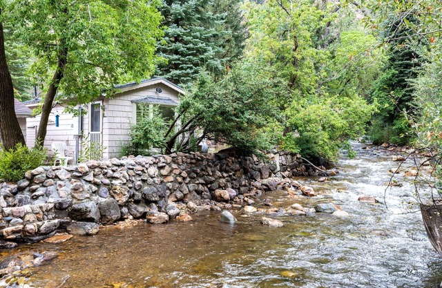 Adorable Studio Cabin on Big Cottonwood River