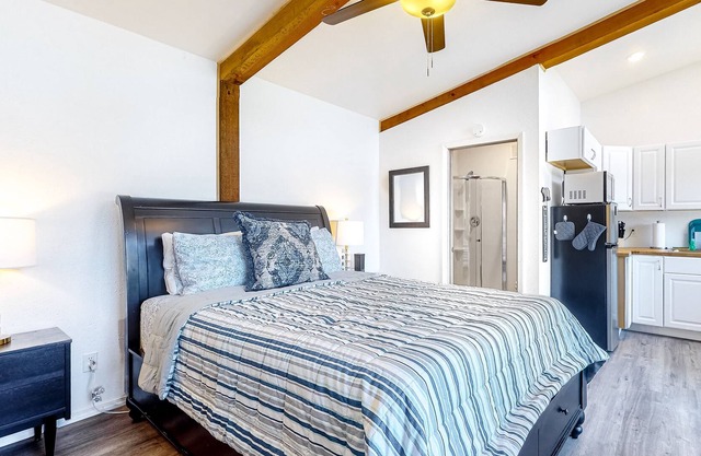 Adorable waterfront studio with private patio, hot tub, free WiFi, & kitchenette