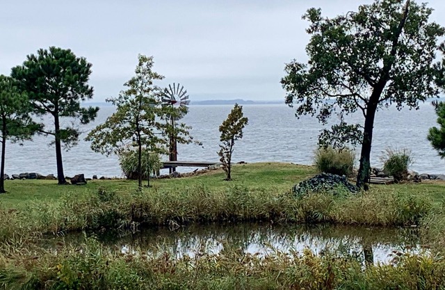 ADULT ONLY! Magnificent Waterfront Cottage on 5 Acres