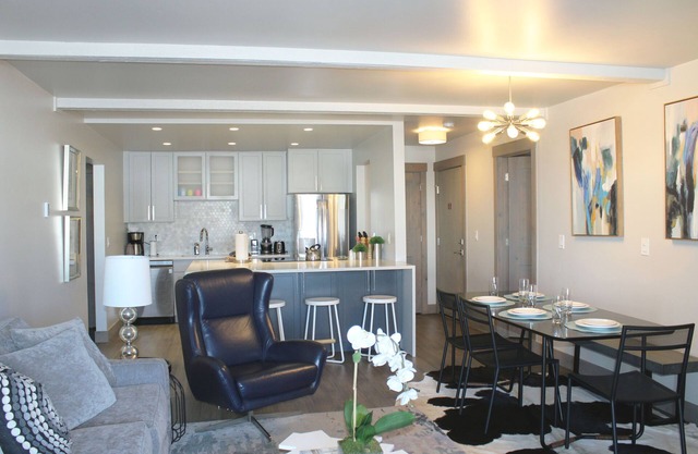 Adventure Awaits! Beautiful, Ski-in/out Mtn Condo w/Views, Fireplace