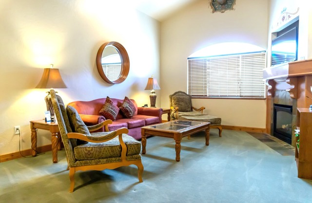 Adventure Hub~Backcountry Ski|Snowmobile|Scuba Diving Villa 3035-2
