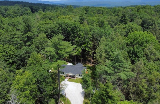Adventure Ready Ranch Sleeps 10 & 0.7 mi to GB Main St. Wi-Fi + HOT TUB.