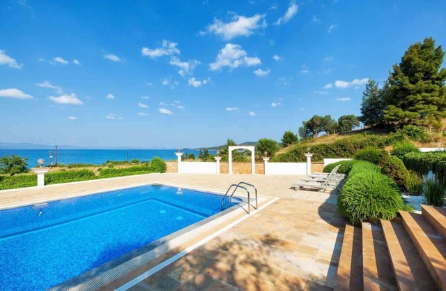 Aeolos Grand Suite w/Pool, Sea & Garden Views