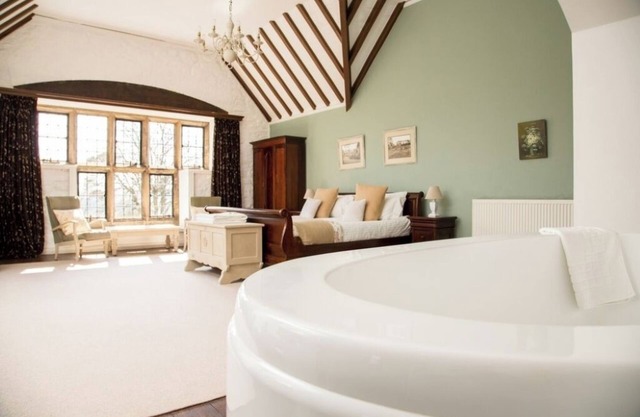 Affinity @ Pickwell Manor - huge space for 7 people in a beautiful manor house