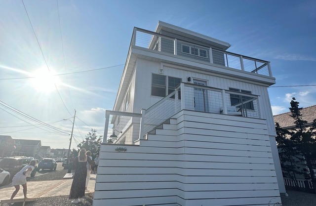 Affordable BoHo Beach House, 1st floor unit. Sleeps 6