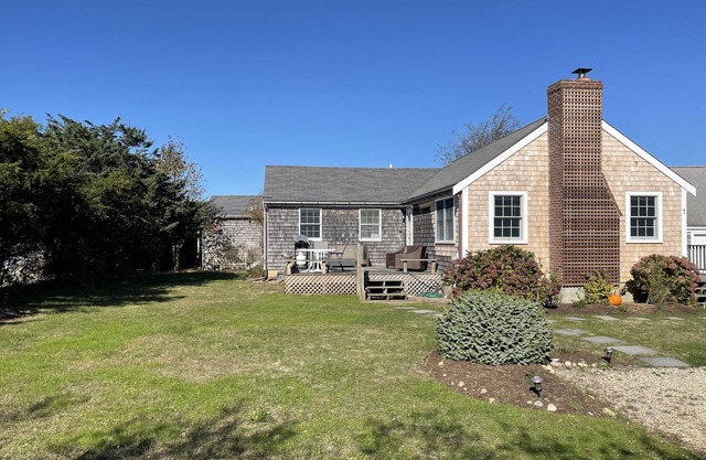 AFFORDABLE, COMFORTABLE & CLEAN Mid-Island South of Town House