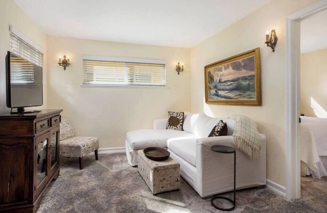 Affordable Executive Getaway #11 — blocks to the Beach, Downtown & the Funk Zone