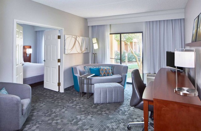Affordable Stay! Pets Allowed, Free Shuttle to Raleigh-Durham Int'l Airport!