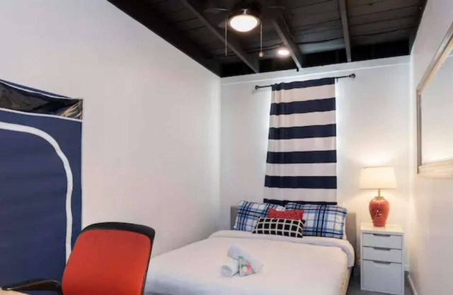 Affordable Convenience bedroom 1 bath with small kitchenette Sitting in Downtown South San Francisco