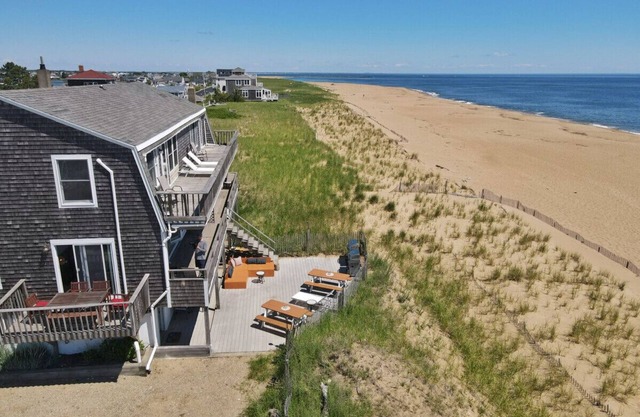 After Dune Delight: Beachfront & Access! Condo