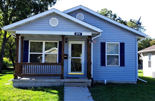 Afterdune Delight NO CLEANING FEES 3 bed 1 bath just steps away from the beach