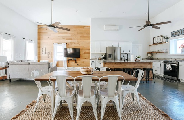 Afton Clubhouse: Central to Wineries + Hot Tub